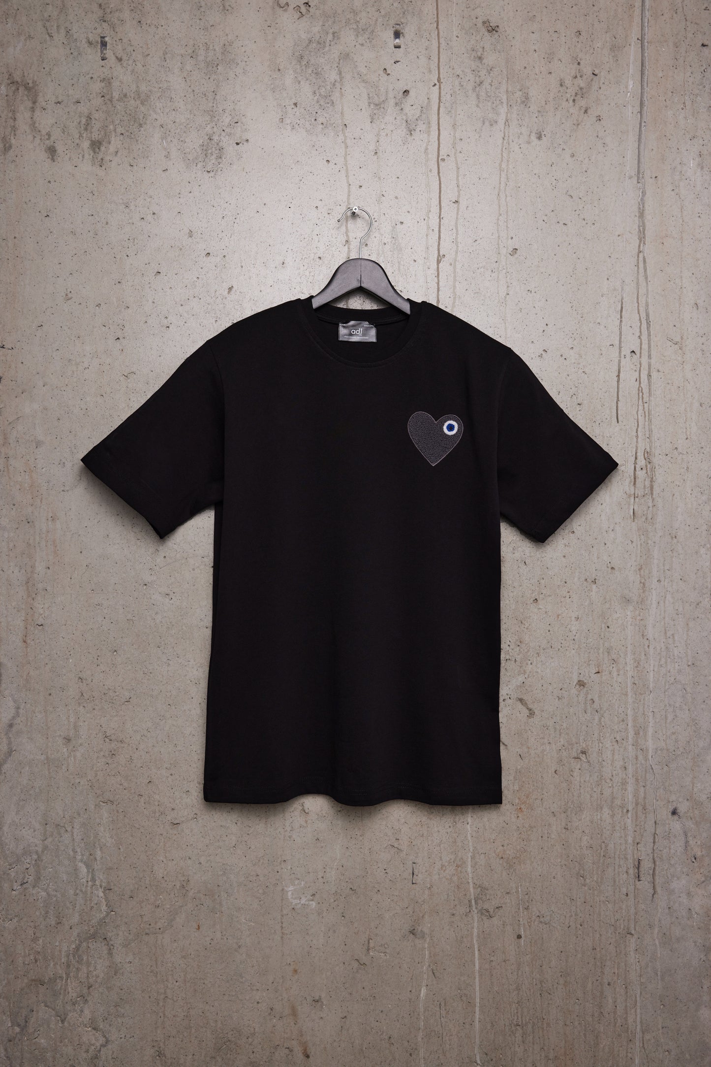 T-shirt LOVE Noir - Coeur brodé Antracite
